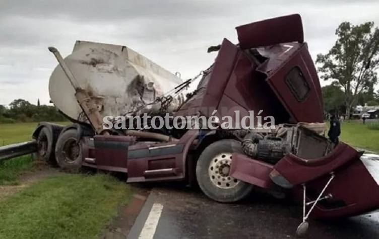 Chocaron dos camiones en la ruta nacional 34 y murió uno de los choferes