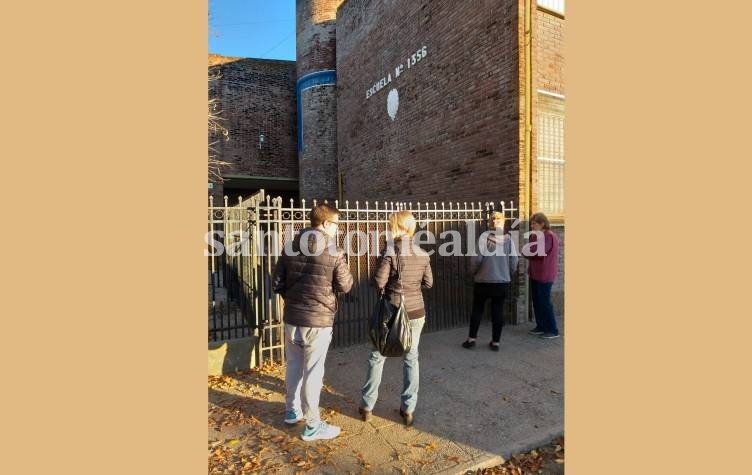 Demoras en la apertura de los locales de votación