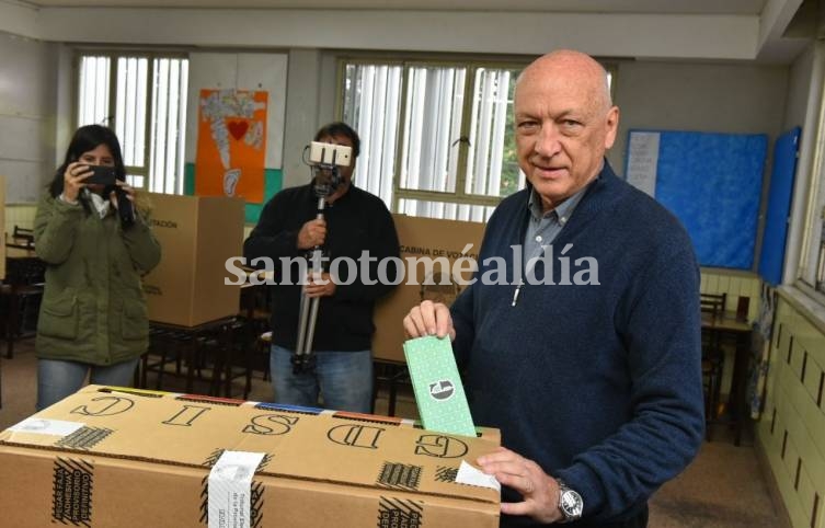 Votó Bonfatti, precandidato a gobernador