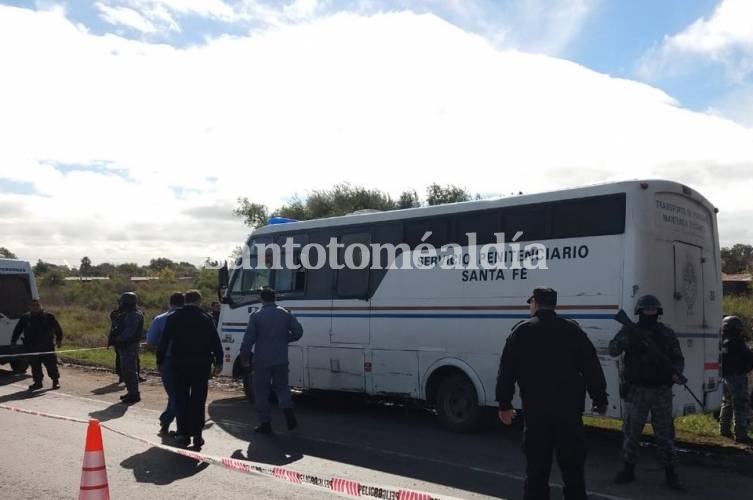Emboscaron a un colectivo del Servicio Penitenciario