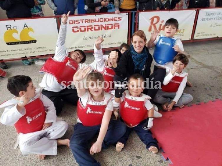 La escuela de taekwondo del club El Cuarteador brilló en Coronda