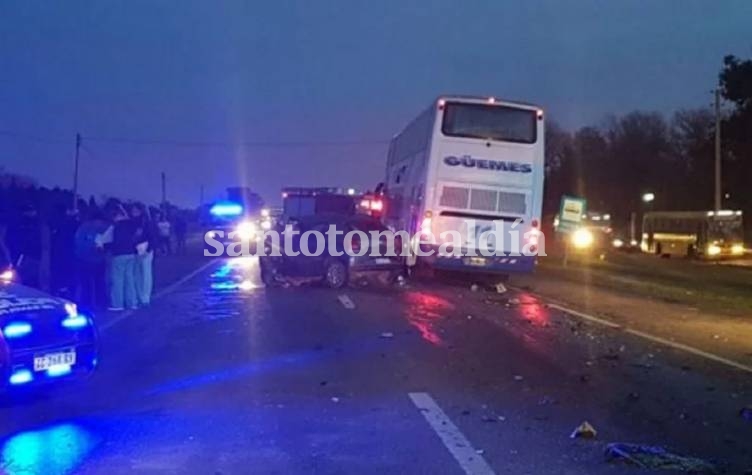 Un muerto al chocar un automóvil con un colectivo en la ruta 34