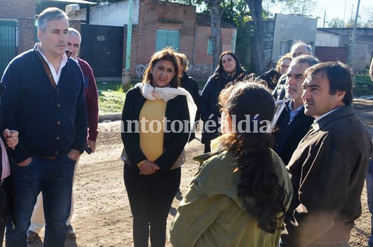 Qüesta y Leone encabezaron una recorrida por las obras que se realizan en Iriondo, Villa Libertad y Santo Tomás de Aquino. (Foto: Municipalidad de Santo Tomé)