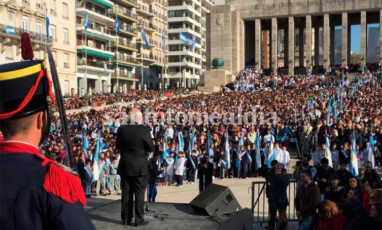 Habrá actos simultáneos en distintos puntos de la provincia, entre ellos en el Monumento a la Bandera en Rosario.