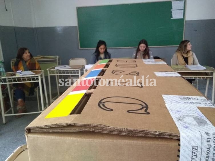 Cerró la votación y comienza el recuento en las escuelas