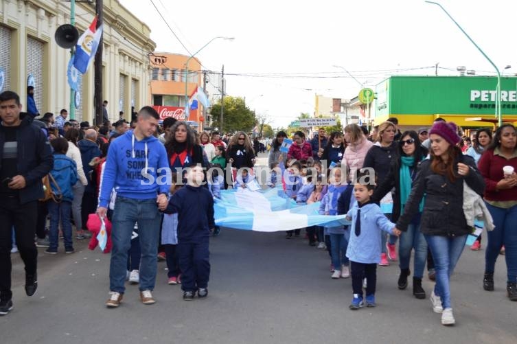 La ciudad conmemoró el Día de la Bandera