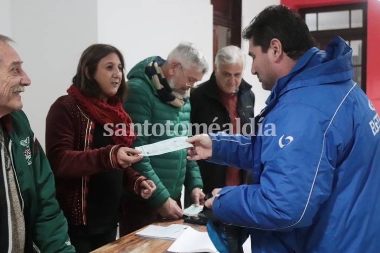 El municipio realizó una nueva entrega de fondos a clubes y deportistas