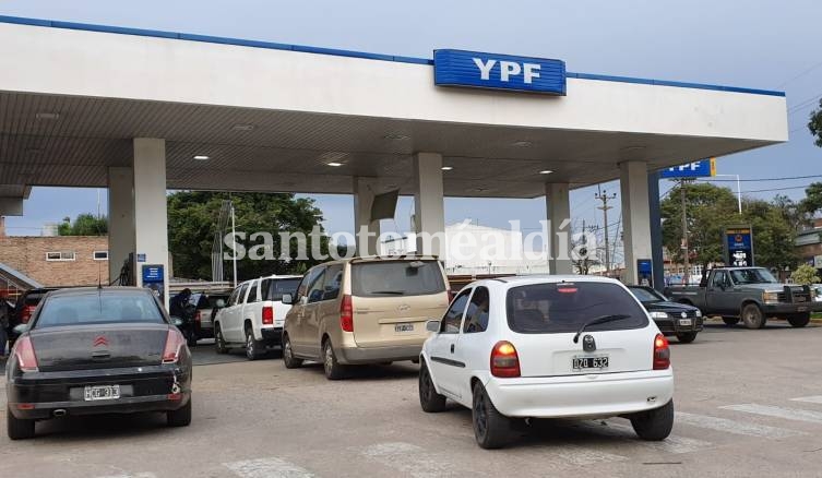 YPF aumentó sus precios por quinto mes consecutivo. (Foto: santotomealdia)