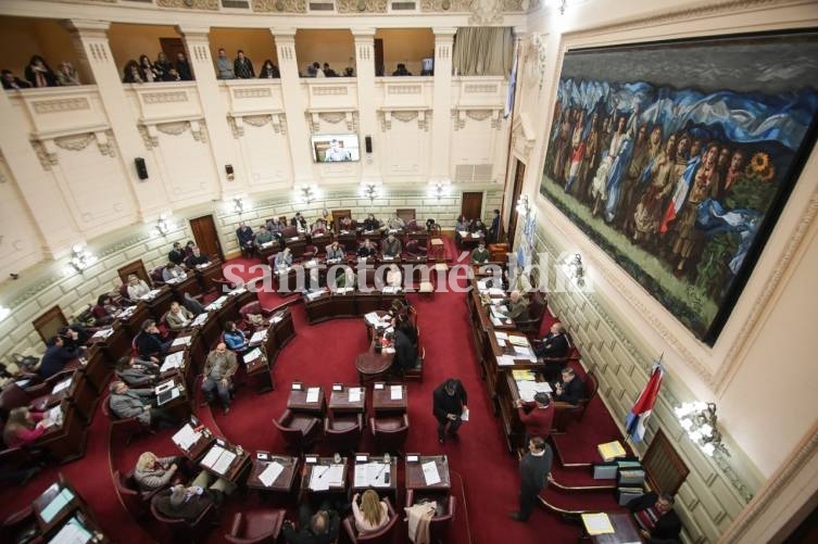 Diputados aprobaron iniciativas relacionadas con profesionales de la salud, electrificación rural, y bomberos