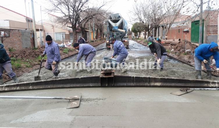 Pavimentación de calle Saavedra entre Necochea y Sargento Cabral. (Foto: Municipalidad de Santo Tomé)