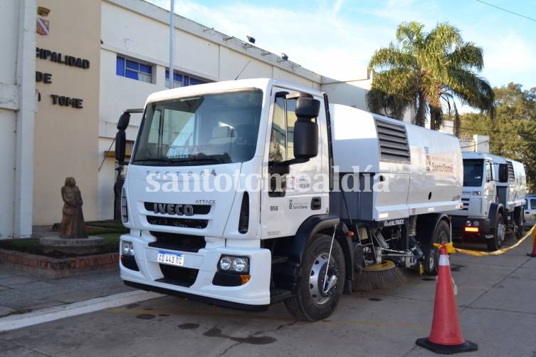 El Municipio incorporó una barredora mecánica