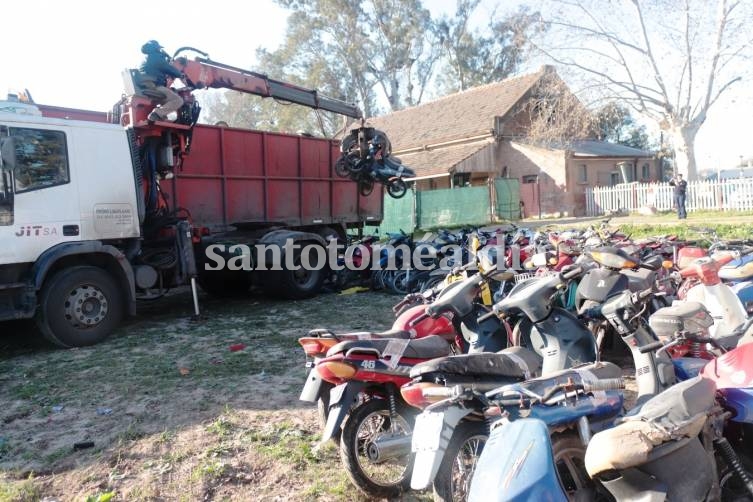 El Municipio compactó 119 motos que se encontraban en el corralón por infracciones. (Foto: Municipalidad de Santo Tomé)