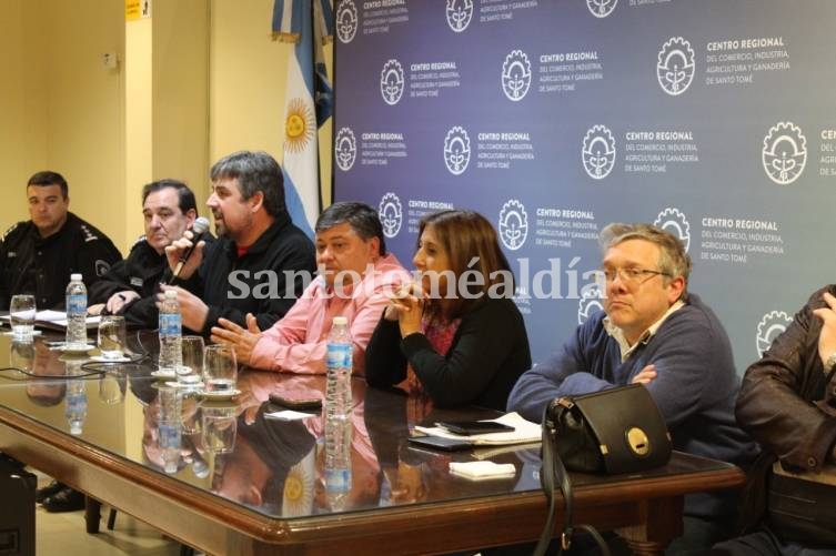 La intendente participó de una reunión por seguridad junto a autoridades del Centro Comercial y policiales. (Foto: Gentileza Centro Comercial)