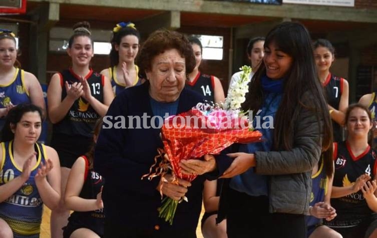 Homenaje a Alicia Goncebat en el Club Unión Santo Tomé