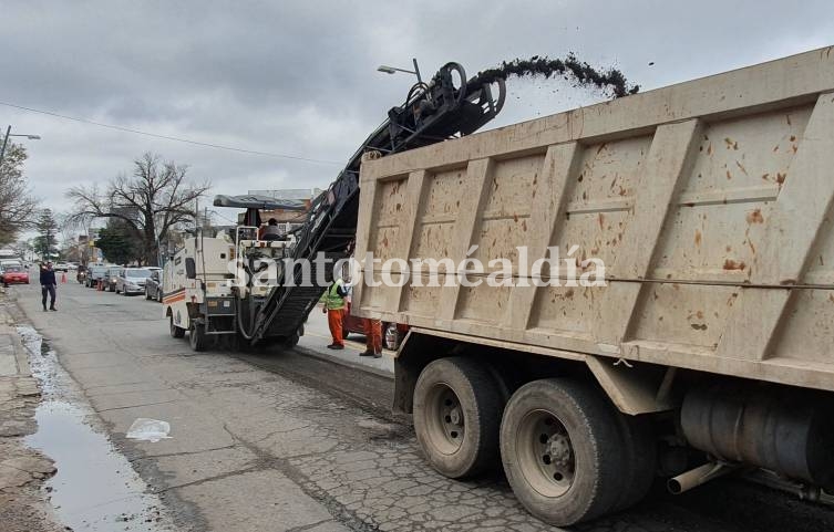 Los primeros trabajos de fresado se realizaron en el sector comprendido entre Maciá y Candioti. (Foto: santotomealdia)