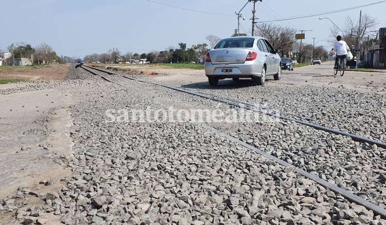 El cruce de la vía fue modificado a partir de obras recientes. (Foto: santotomealdia)