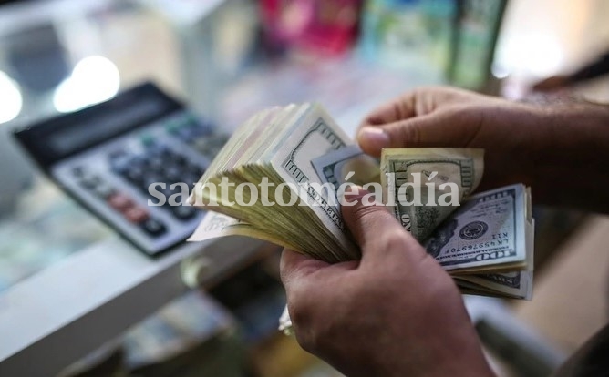 Volvió a crecer la venta de dólar ahorro por la incertidumbre económica