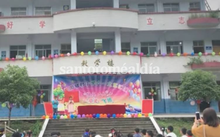 China: Un hombre apuñaló a diez niños en una escuela y mató a ocho de ellos