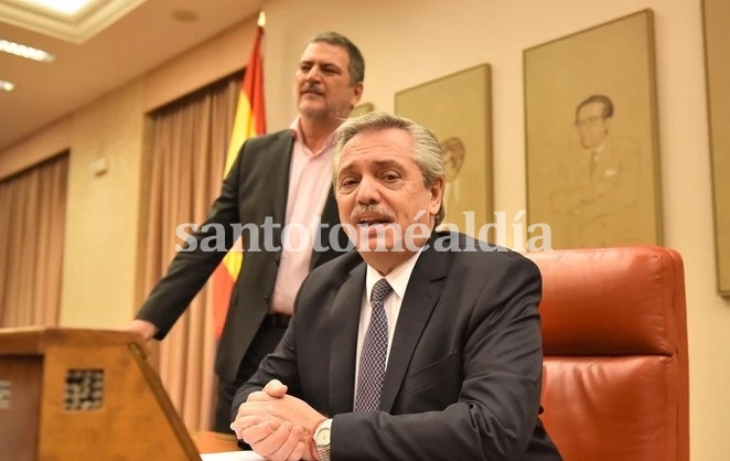 Alberto Fernández, en España: 