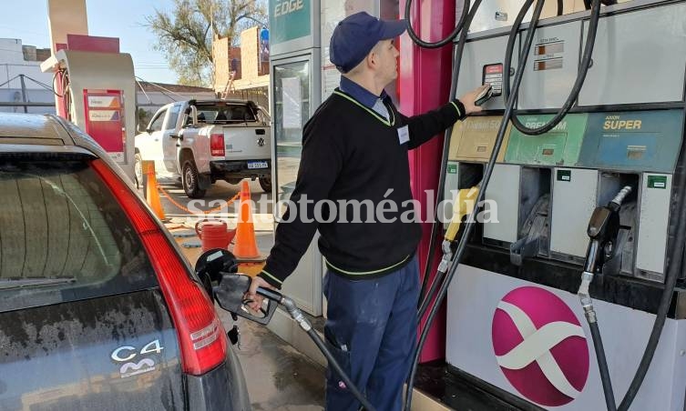 Axion y Shell aumentaron los precios de la nafta y el gasoil