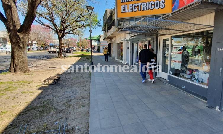 En la avenida 7 de Marzo, hubo muchos negocios abiertos y algunos cerrados.(Foto: santotomealdia) 