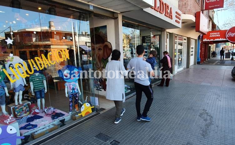 Muchos comerciantes abrieron sus puertas este miércoles. (Foto: santotomealdia)