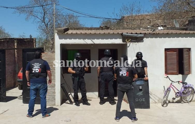 Una mujer detenida tras un allanamiento a un kiosco de droga.