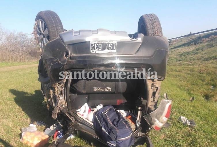 Insólito accidente: se grababan en la ruta pasando a una Ferrari y volcaron