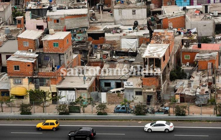 Para la UCA, la pobreza alcanzó al 40,8% de la población y está en su nivel más alto de la década