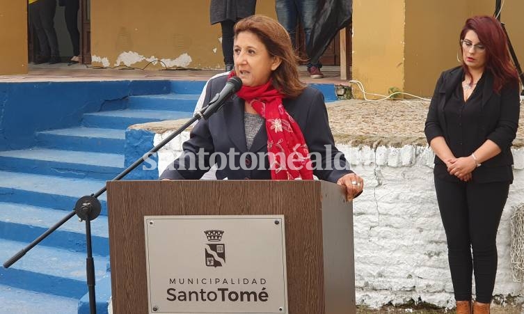 La intendenta Daniela Qüesta, durante el acto. (Foto: santotomealdia)