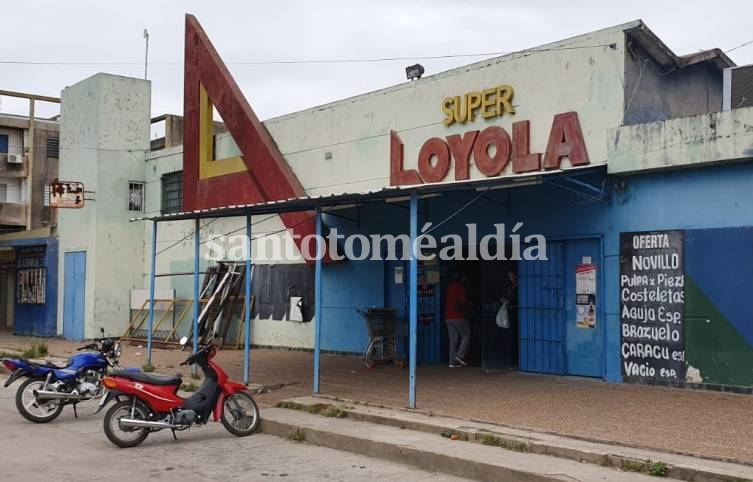 El supermercado, ubicado en el corazón de barrio Loyola. (Foto: santotomealdia)