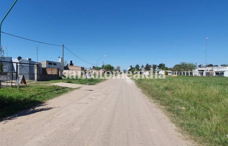 A la derecha de la imagen se observa la parte trasera de la Subcomisaría 16, frente al local robado. (Foto: santotoméaldía)