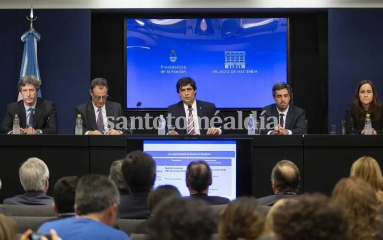 El 28 de agosto, el ministro de Hacienda Hernán Lacunza y su Gabinete anunciaron el reperfilamiento de deuda. (Foto: NA)