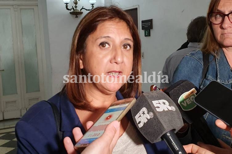 Daniela Qüesta, al salir de la reunión en el Ministerio de Seguridad. (Foto: santotomealdia)