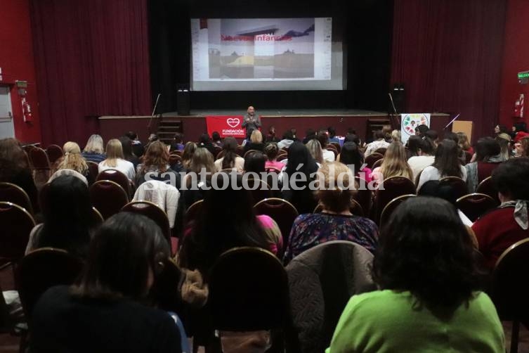 La charla se realizó en el Centro Cultural. (Foto: Municipalidad de Santo Tomé)