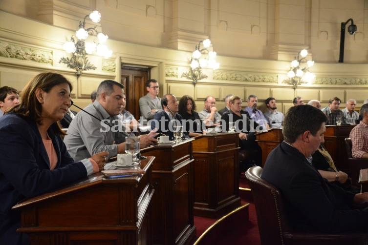 En el senado provincial, intendentes discutieron proyectos para sobrellevar la crisis financiera