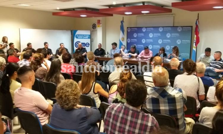 Autoridades provinciales, municipales y policiales se reunieron con comerciantes de la ciudad. (Foto: Gentileza Centro Comercial)