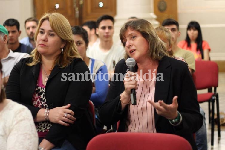 Vecinos y representantes de entidades de Villa Guillermina participaron de la jornada de diálogo. (Foto: Prensa Palo Oliver)