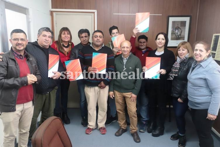 Siete iniciativas productivas recibieron fondos este miércoles. (Foto: Municipalidad de Santo Tomé)