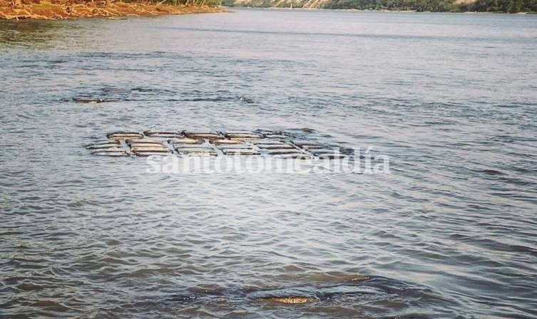 La bajante extrema del río Paraná dejó a la vista la manta geotextil del túnel subfluvial 