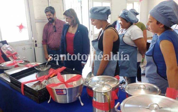 El taller de cocina de Las Vegas recibió herramientas de trabajo. (Foto: Municipalidad de Santo Tomé)