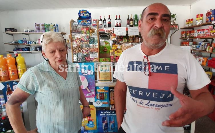 Carlos y Mónica, propietarios del negocio, frelataron lo sucedido a Santotomealdia. (Foto: Santotomealdia)