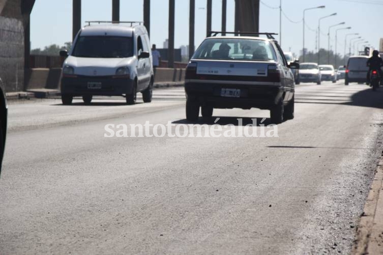 El tránsito por el puente, este viernes por la mañana. (Foto: Susana Bedetti para Santotomealdia)