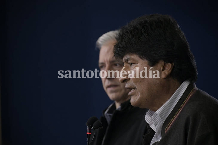 Luis Fernando Camacho dijo que hay una orden de aprehensión contra el depuesto presidente. (Foto: AFP)