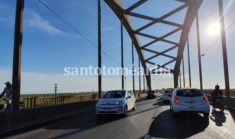 El hecho ocurrió en inmediaciones del primer arco del puente. (Foto: Santotomealdia)