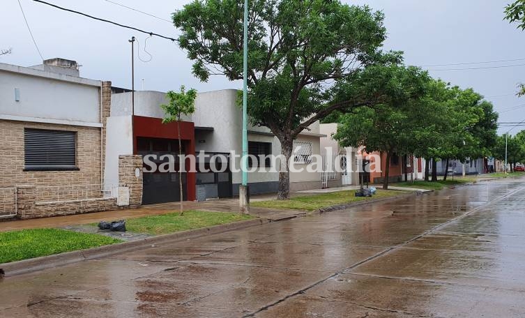 Los delincuentes ingresaron a la casa tras violentar la puerta principal. (Foto: Santotomealdia)