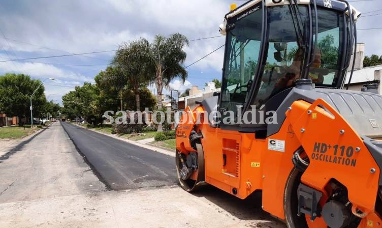 Continúa el plan de pavimentación de 20 cuadras en barrio La Paz