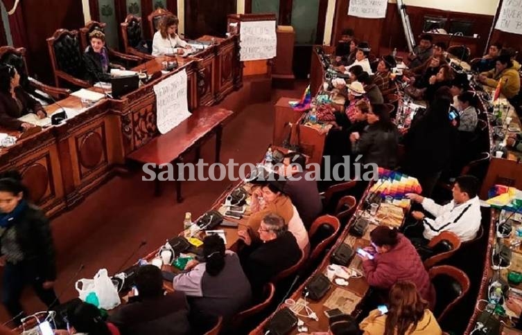 Bolivia: el Congreso aprobó nuevas elecciones sin Evo Morales