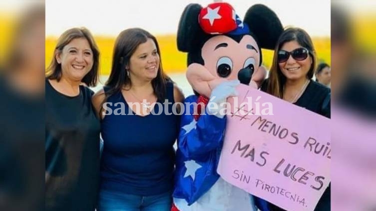 Daniela Qüesta y Natalia Angulo encabezaron la actividad en la costanera. (Foto: Gentileza)