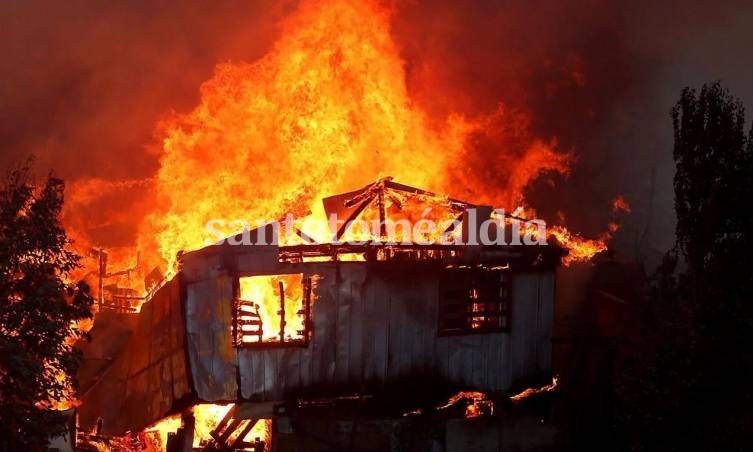 Chile: Un incendio en Valparaíso destruyó más de 100 casas en plena Nochebuena